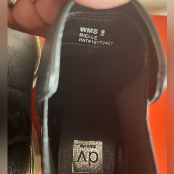 DV by Dolce Vita Rielle Black Ankle Booties in excellent condition. - Picture 5 of 8